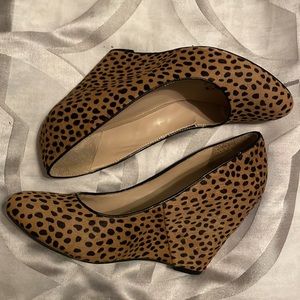 Banana Republic leopard print fur skinned wedge